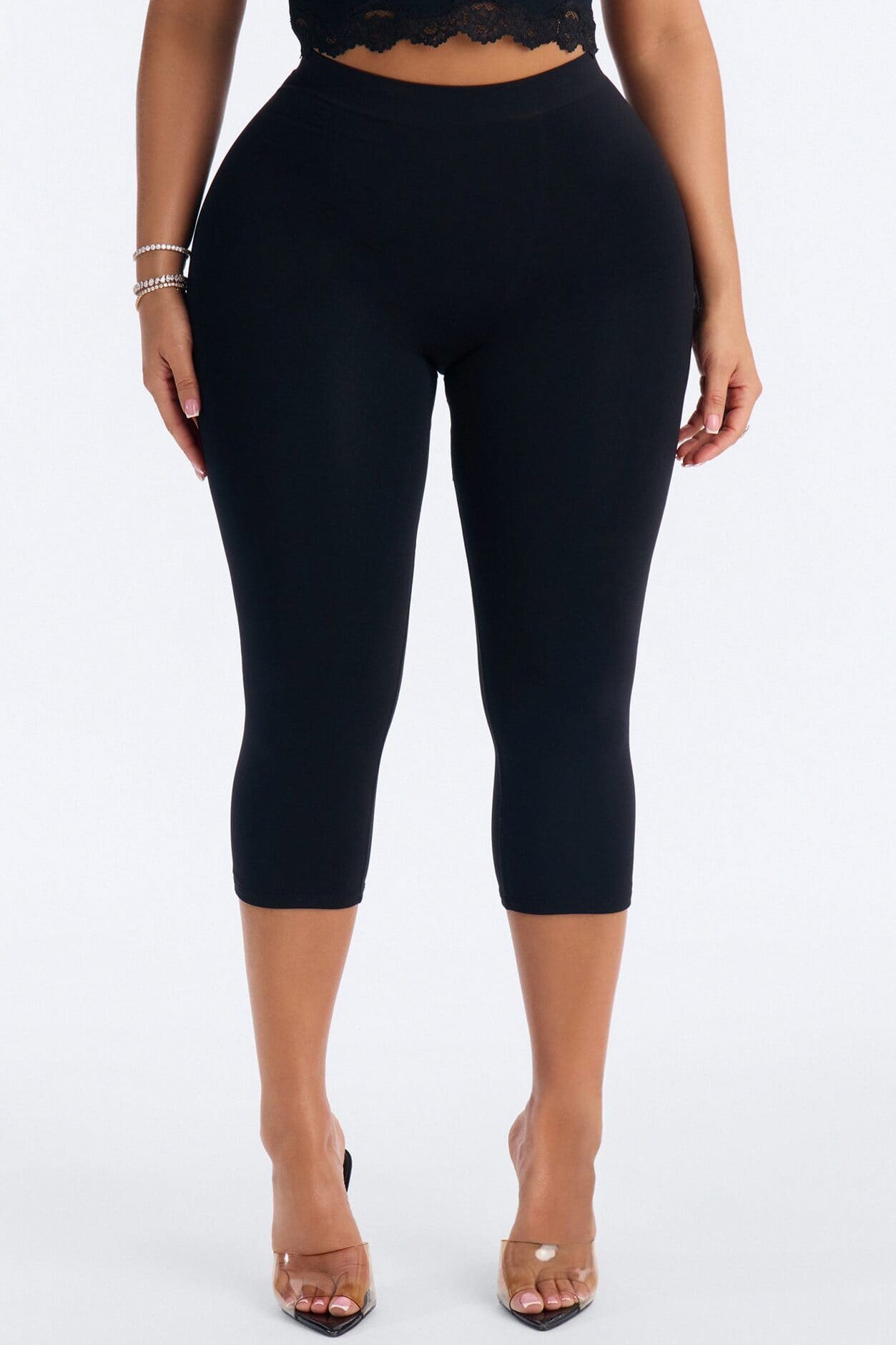 Seamless Smooth Double Lined Capri Pant - Black alternate