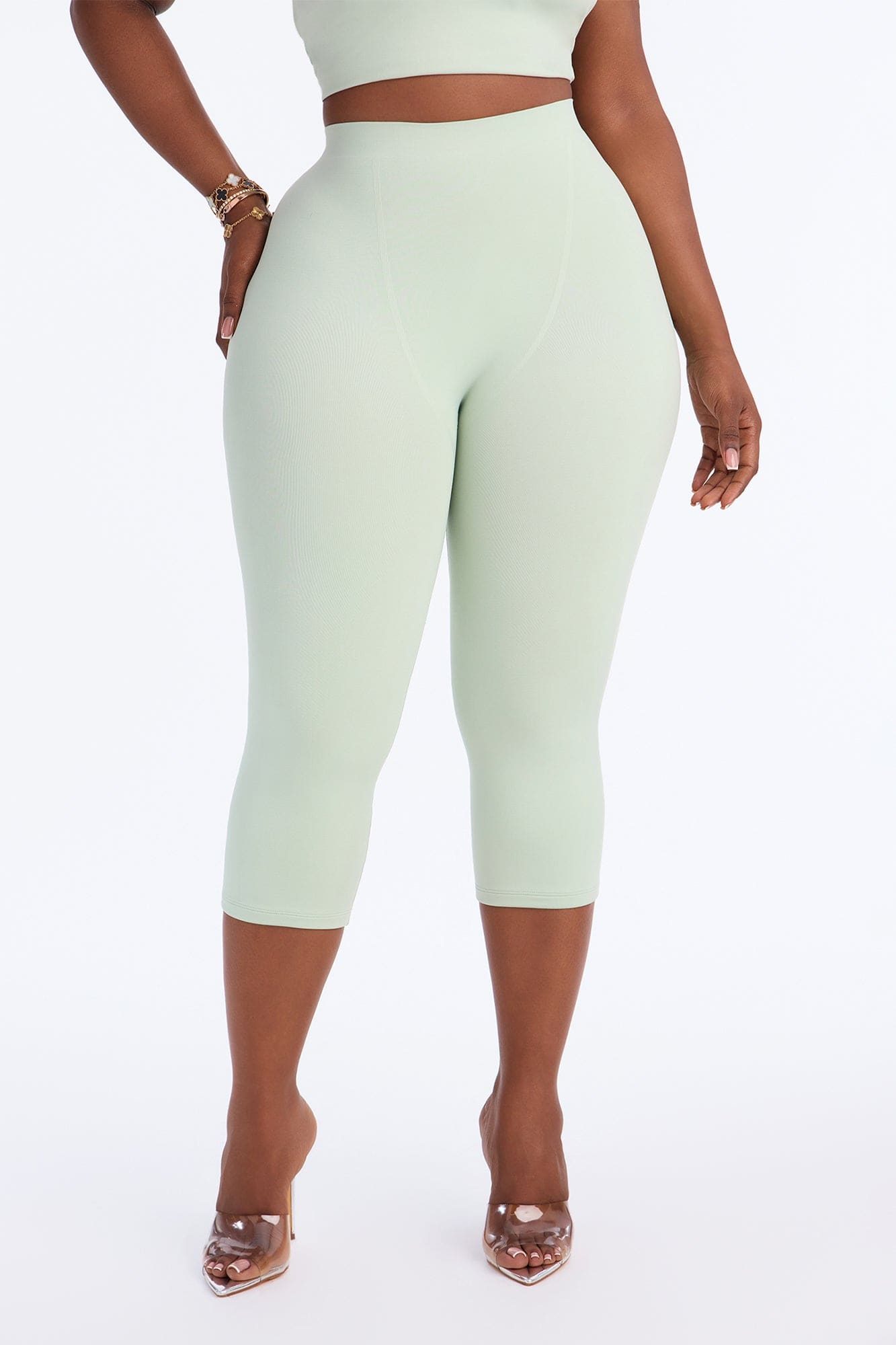 Seamless Smooth Double Lined Capri Pant - Mint alternate