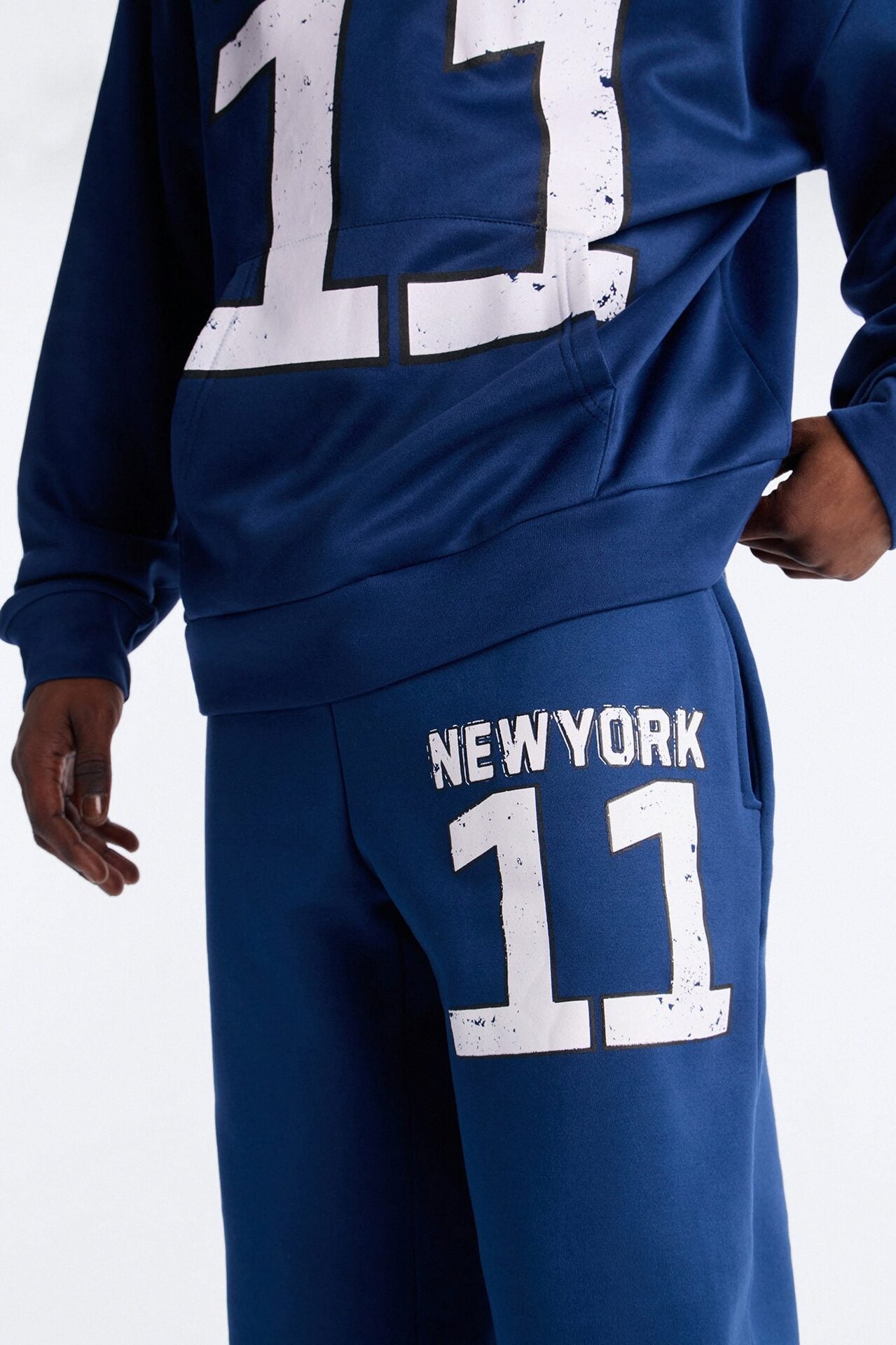 New York Classic Sweatpants - Navy image 4