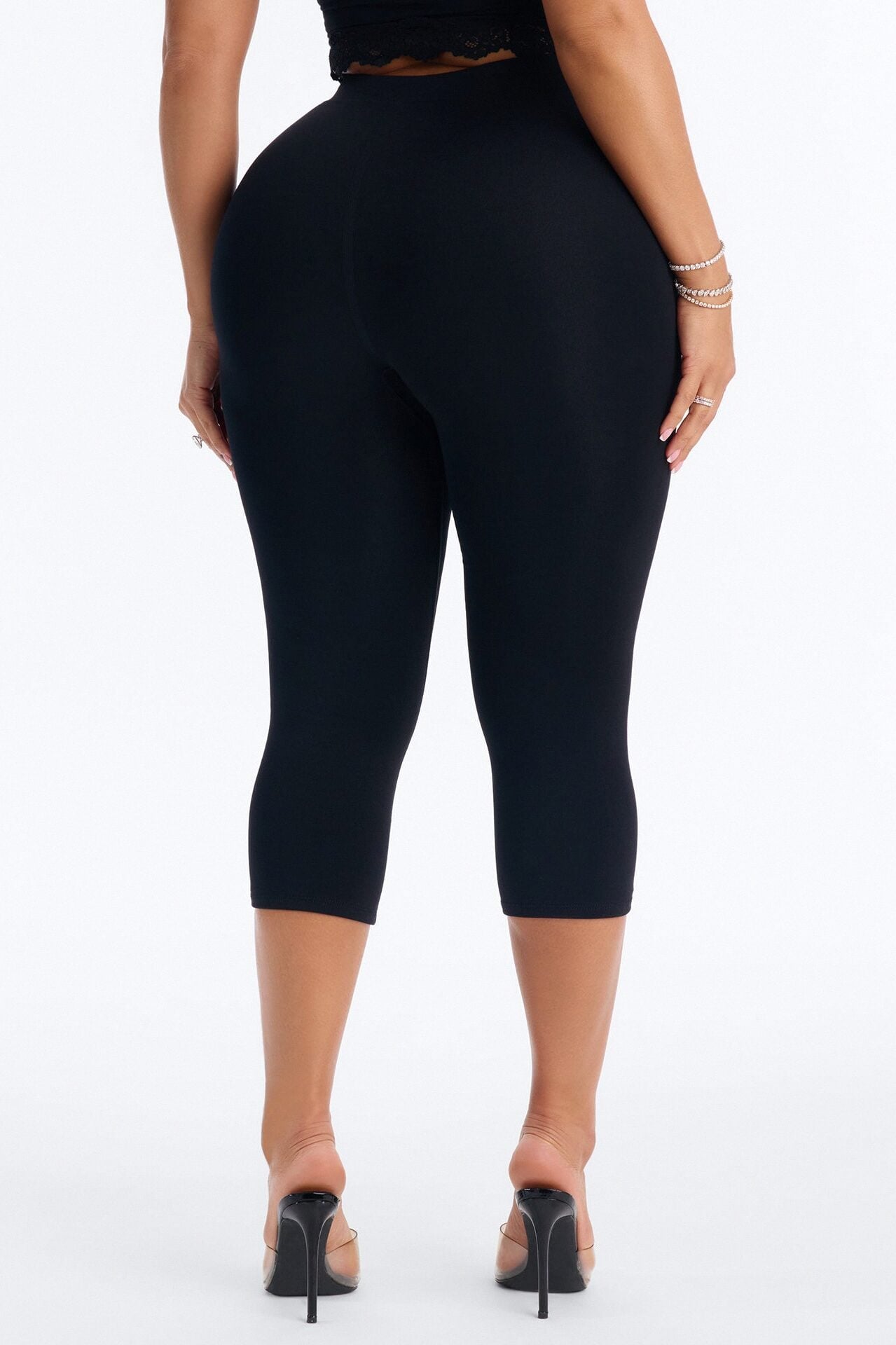 Seamless Smooth Double Lined Capri Pant - Black image 3