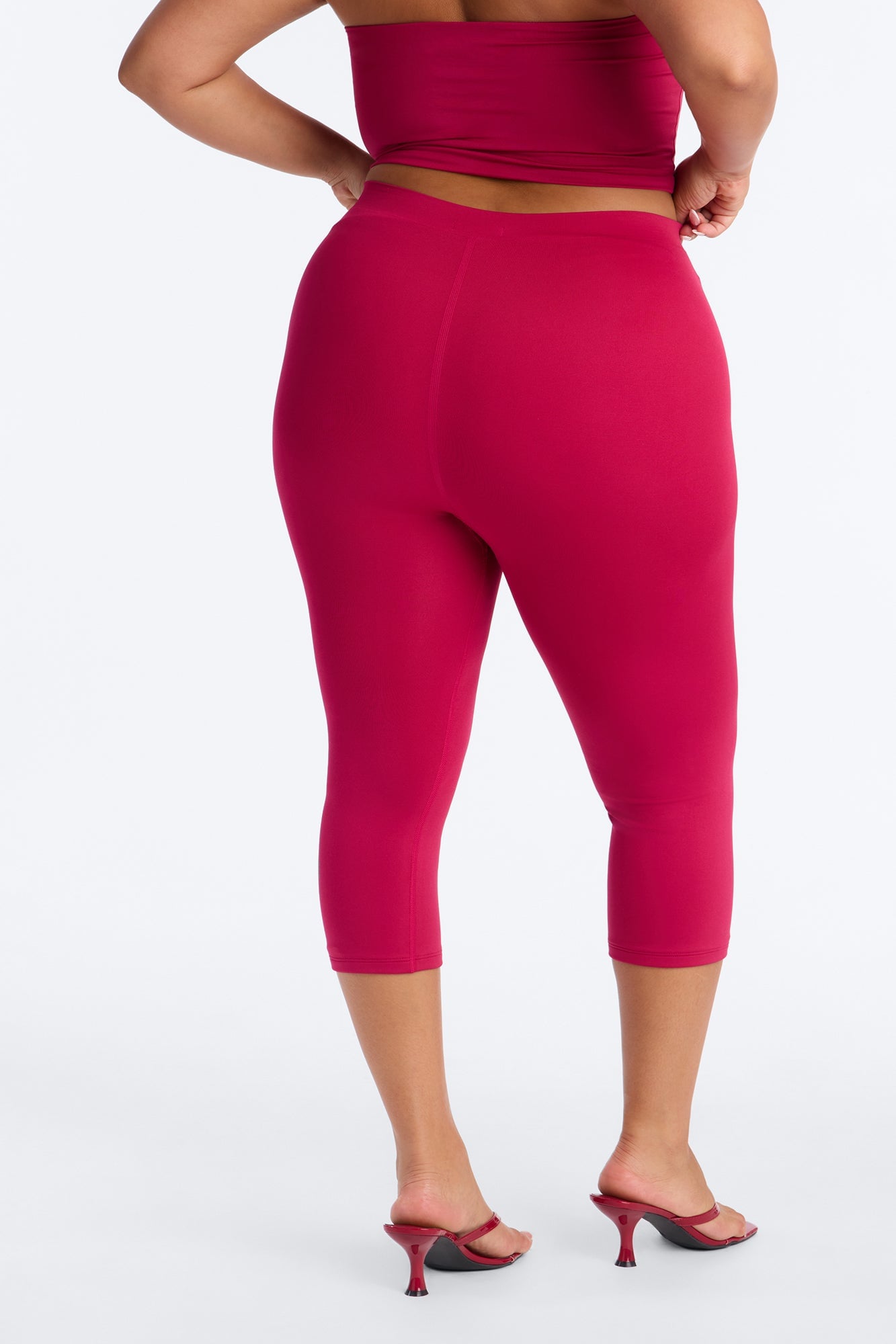 Seamless Smooth Double Lined Capri Pant - Raspberry image 3