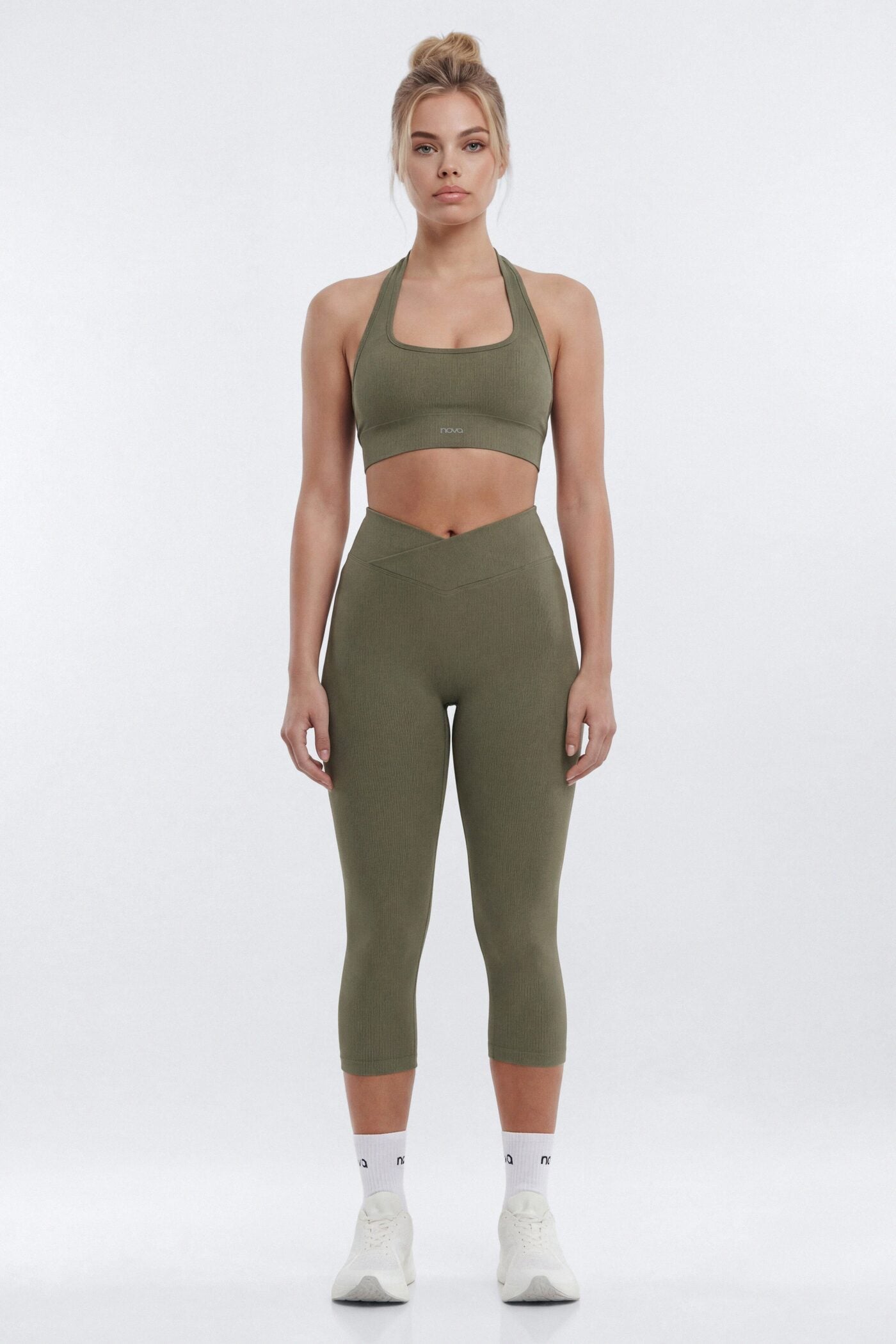 SeamlessLift™ 17″ Crossover Capri Legging - Moss image 1