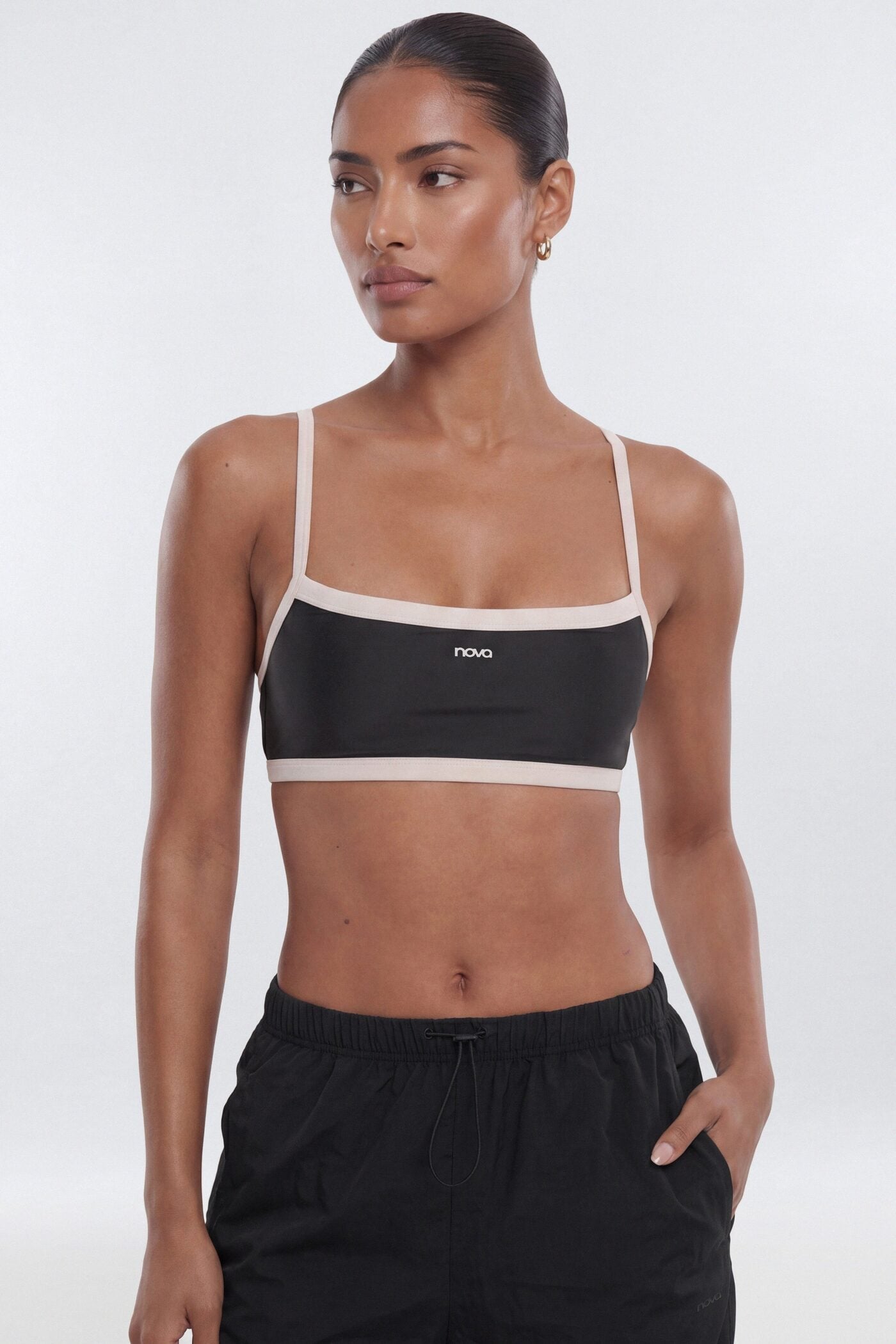 AirSculpt™ Contrast Strap Sports Bra - Black image 1