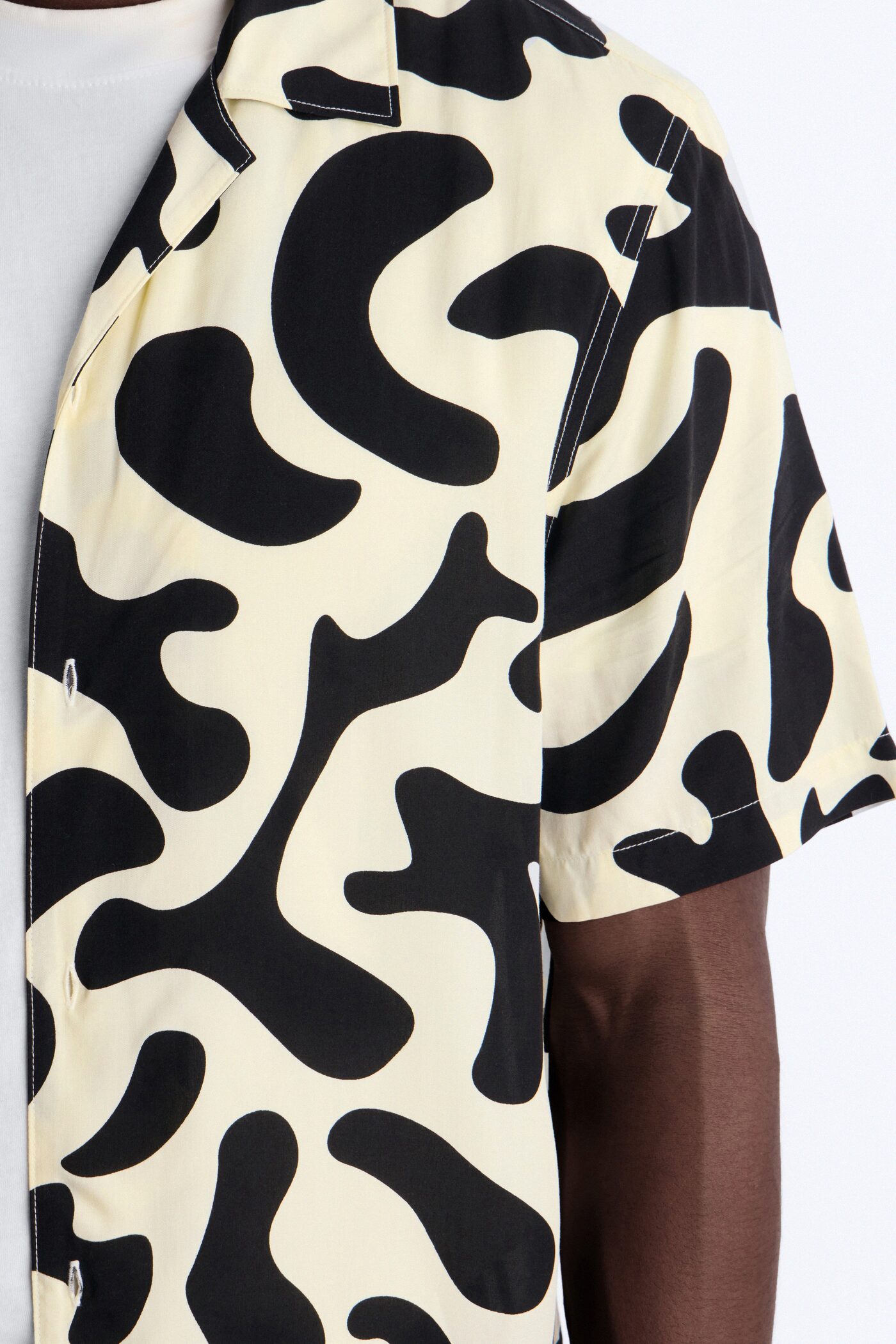 Bold Metric Cuban Shirt - Black