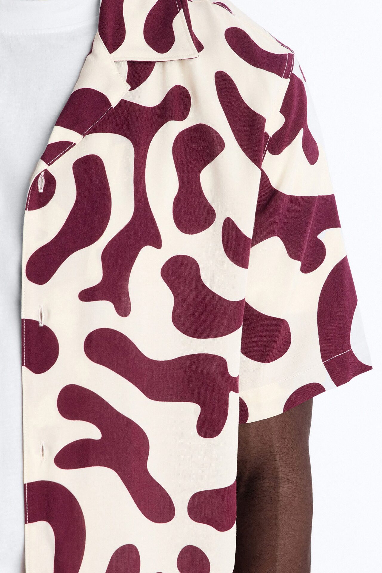 Bold Metric Cuban Shirt - Burgundy