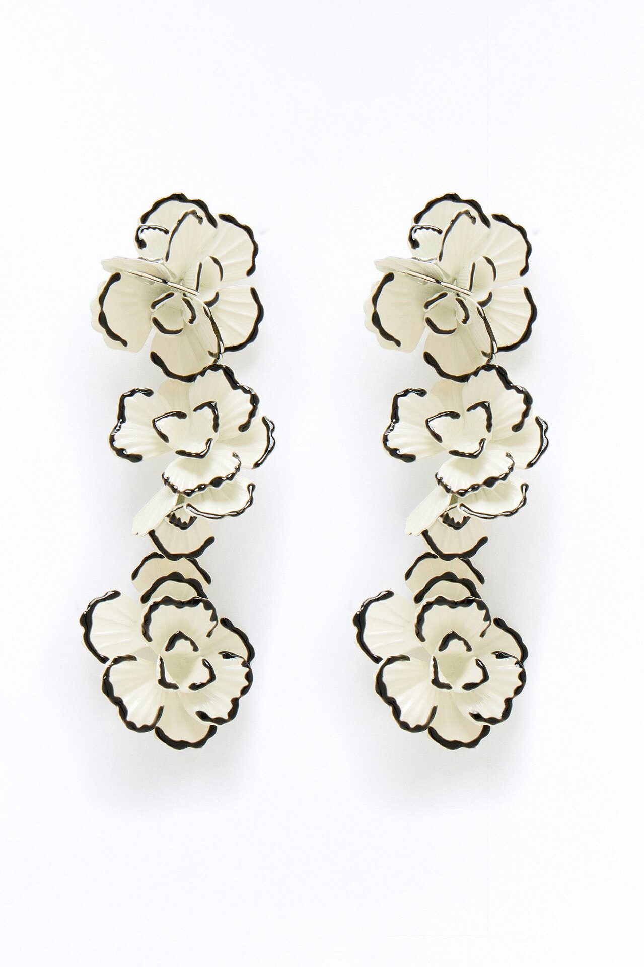 Chic Garden Drop Earrings - White/Black
