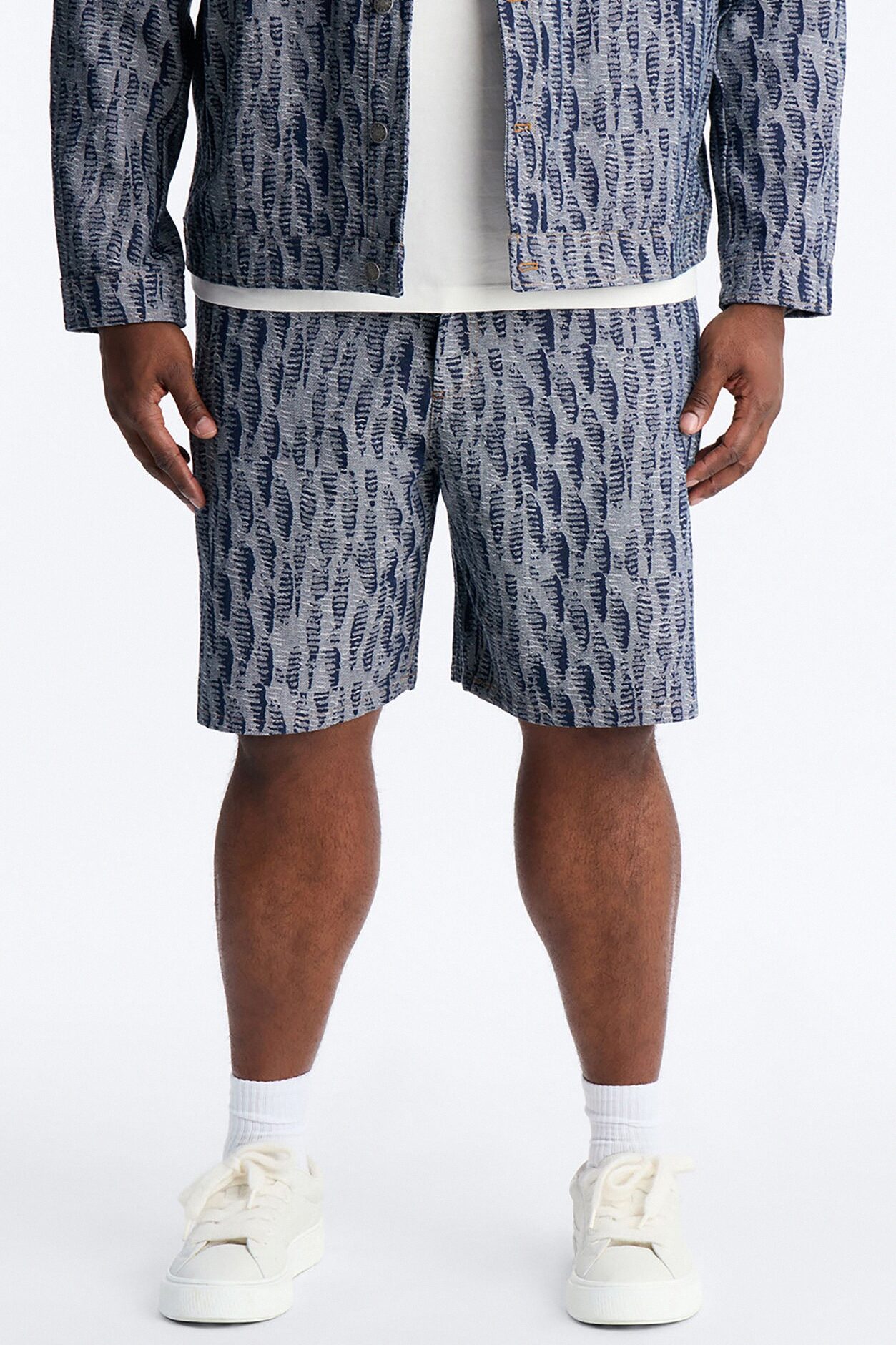 Relaxed Matrix Jacquard Denim Short - Dark Wash