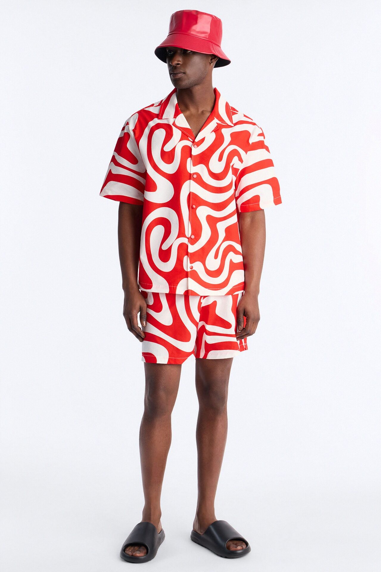Relaxed Groovy Abstract Printed Seersucker Cuban Collar Button Up Shirt - Red