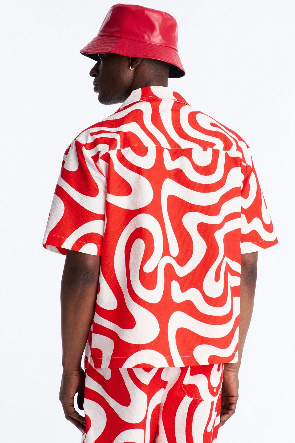 Relaxed Groovy Abstract Printed Seersucker Cuban Collar Button Up Shirt - Red