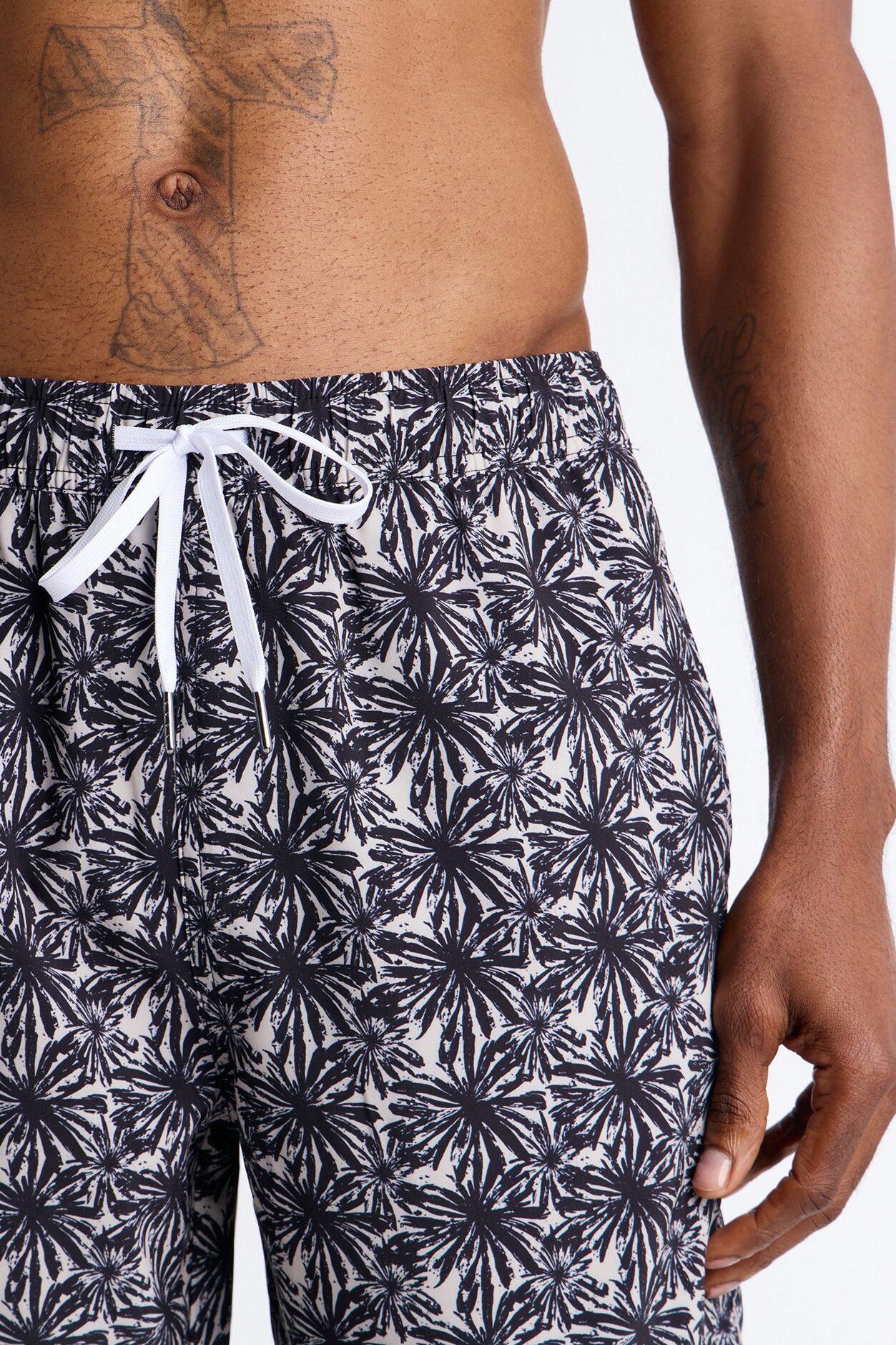 Abstract Savanna Floral Swim Trunk 7″ - Sand