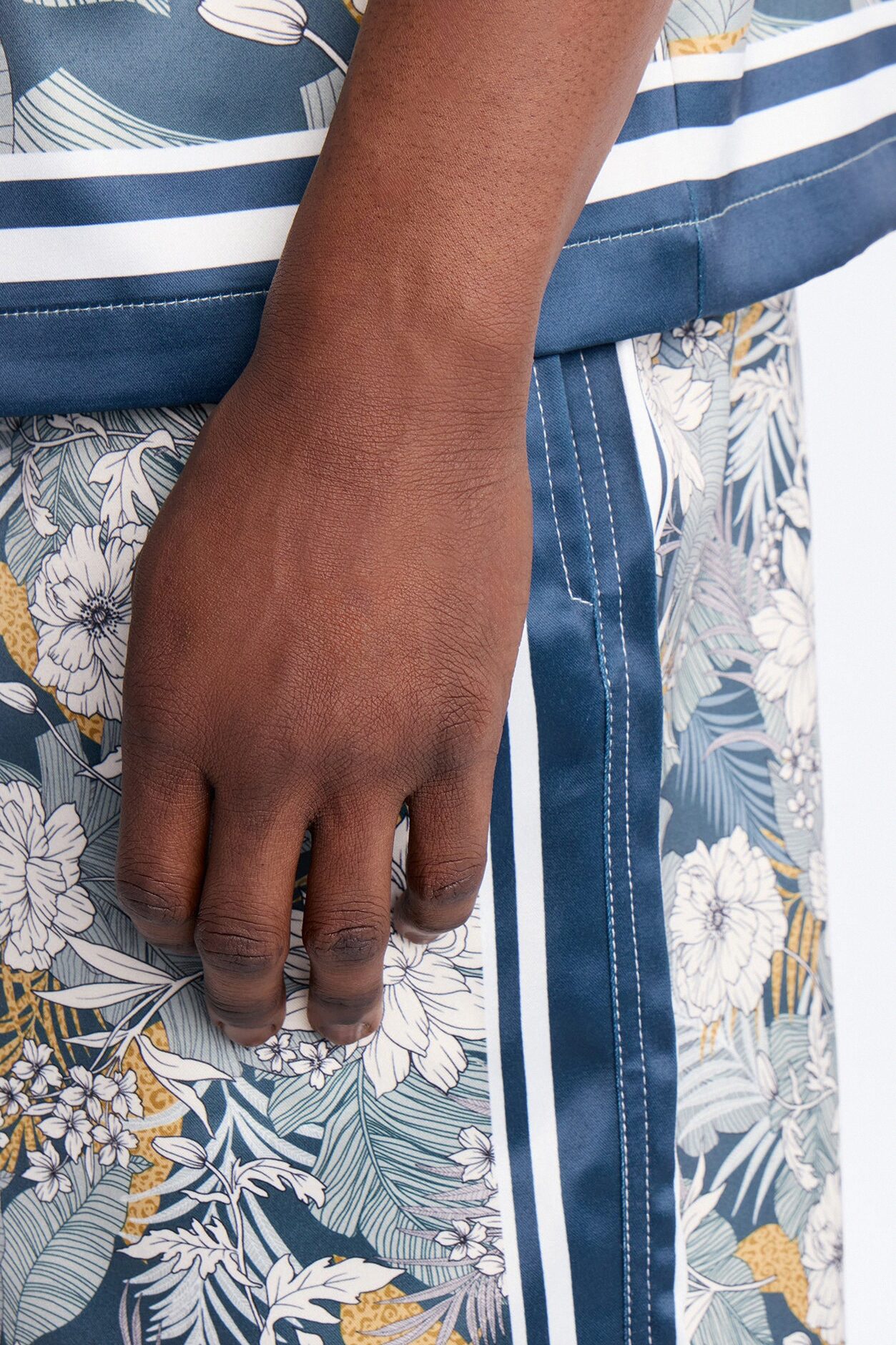Relaxed Palm Vista Short - Blue