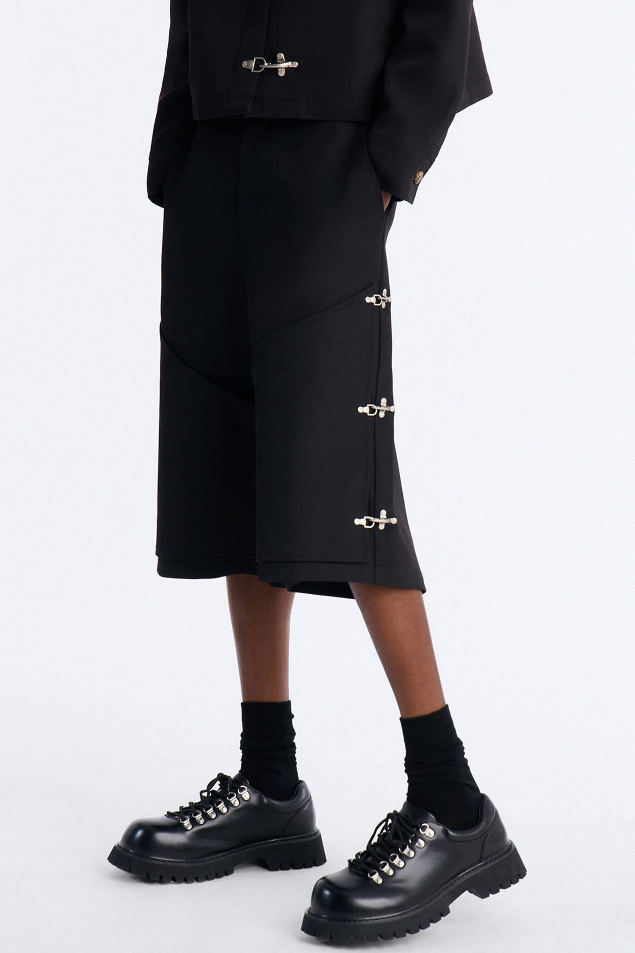 Baggy Vie Clasp Short - Black