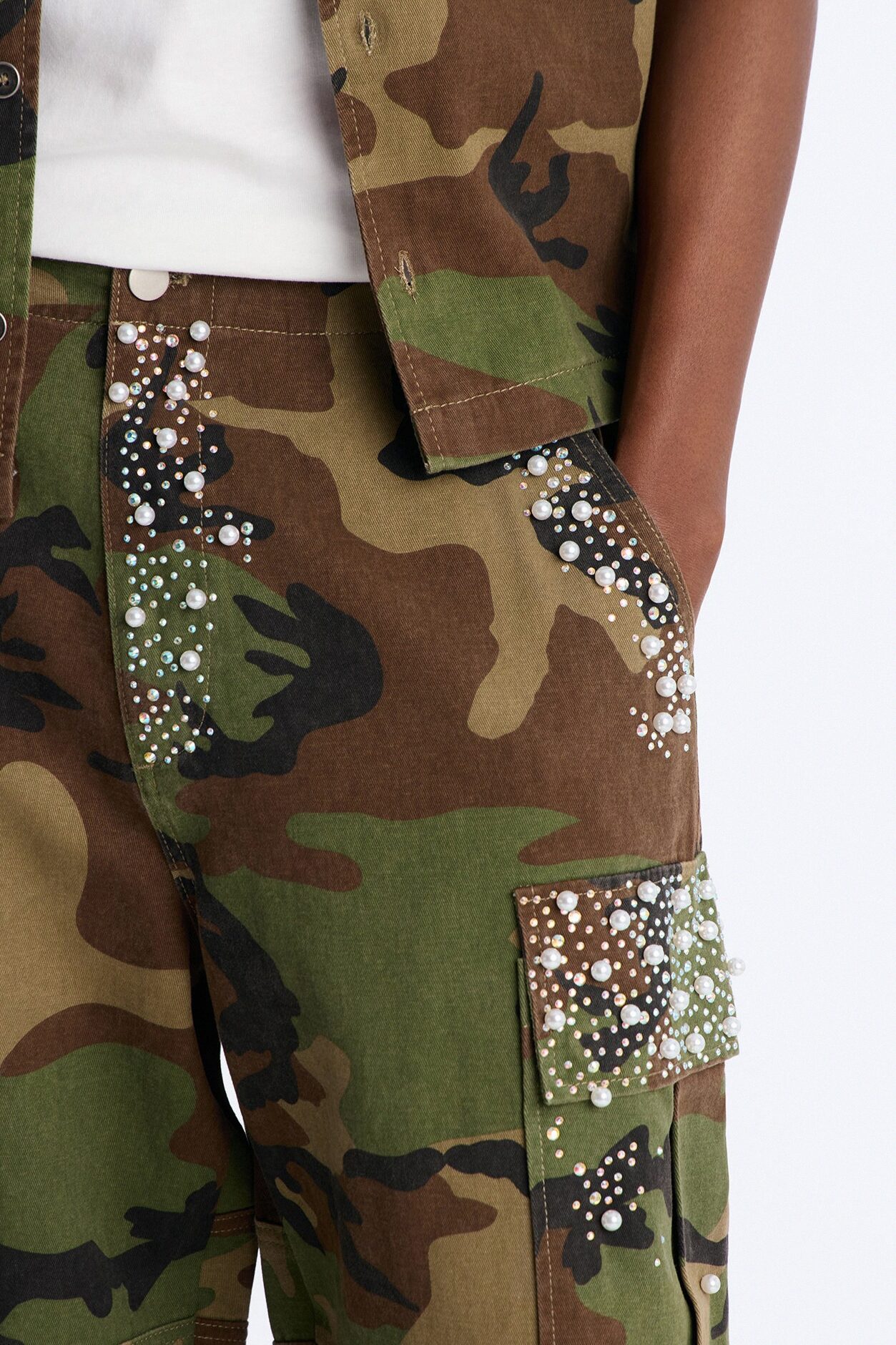 Baggy Pearl World Embellished Short - Camouflage