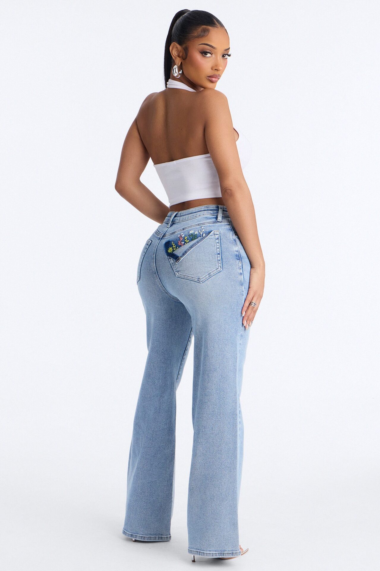 Pocketful Of Flowers Embroidered Jeans - Medium Wash