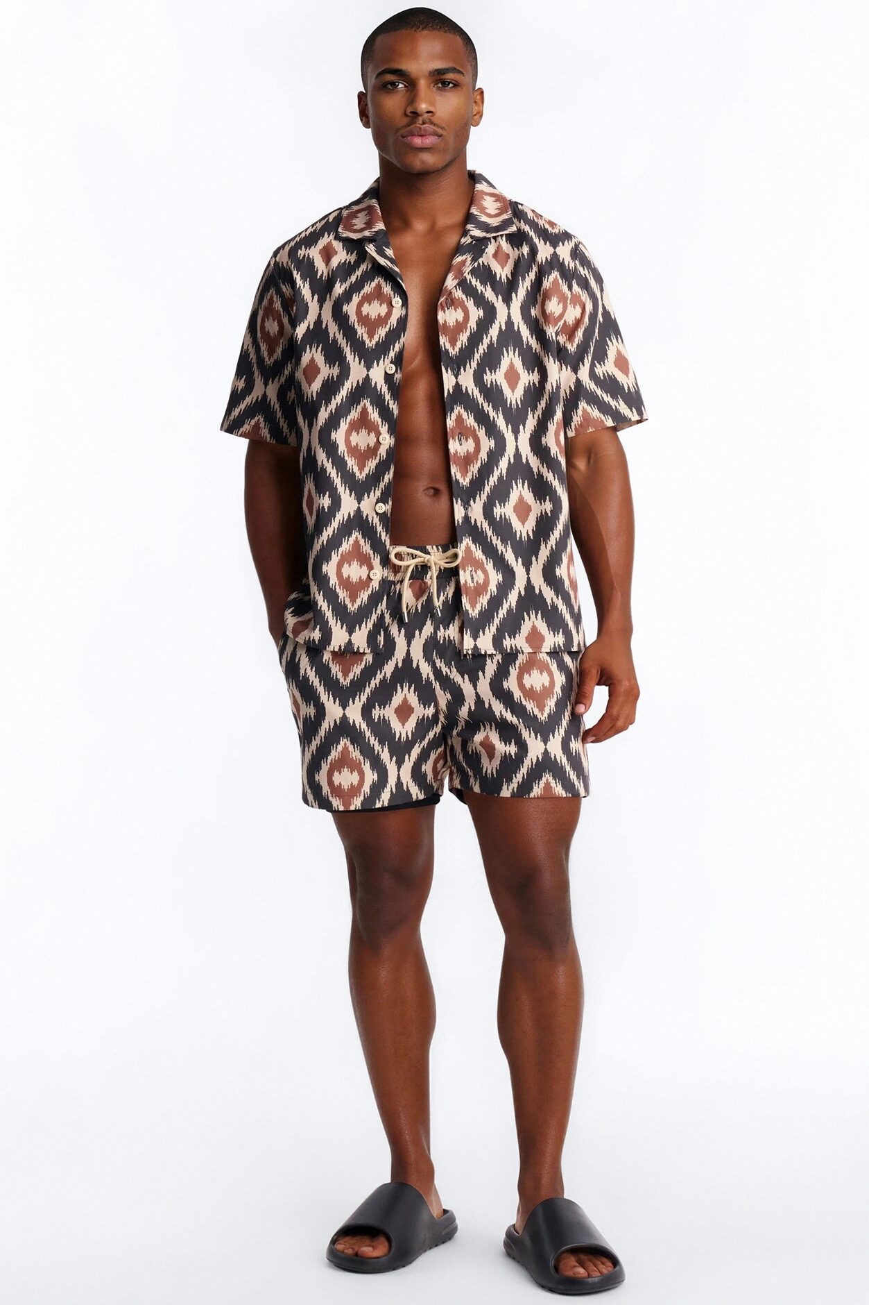 Geometric Sahara Swim Trunk 7″ - Black/Brown