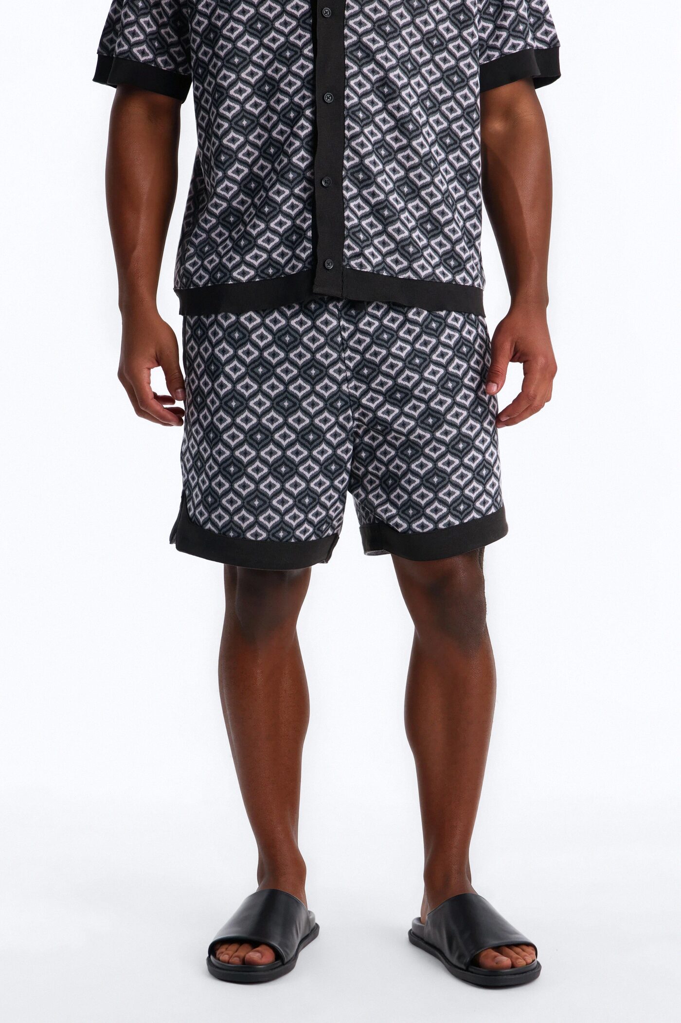 Relaxed Geometric Jewel Jacquard Short - Grey