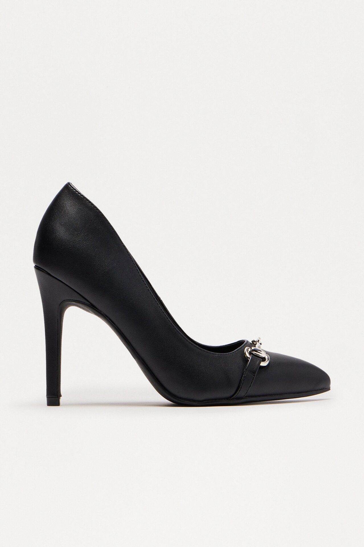 Akira Hardware Pumps - Black